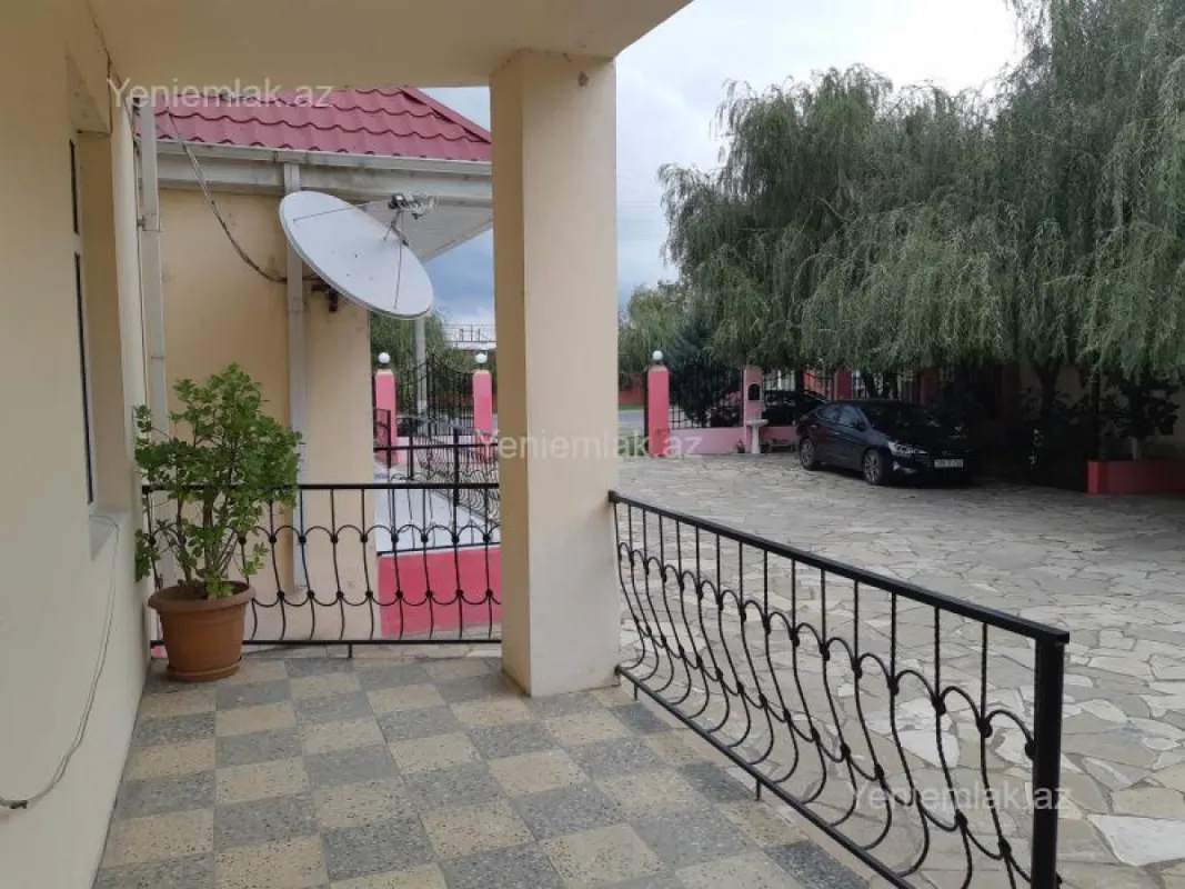 Satılır 15 otaqlı obyekt 1040 m²