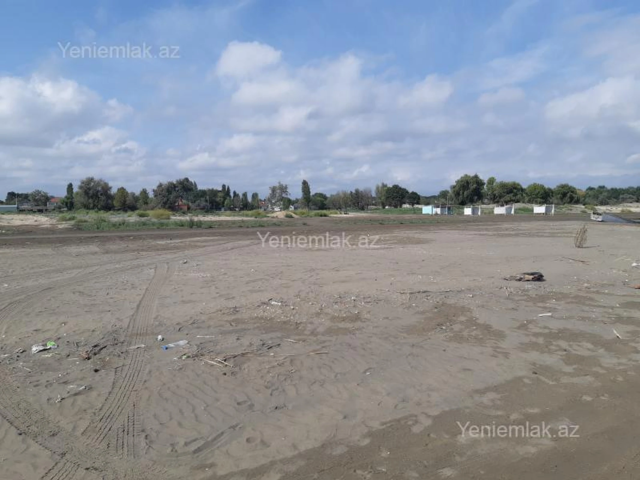 Satılır 15 otaqlı obyekt 1040 m²