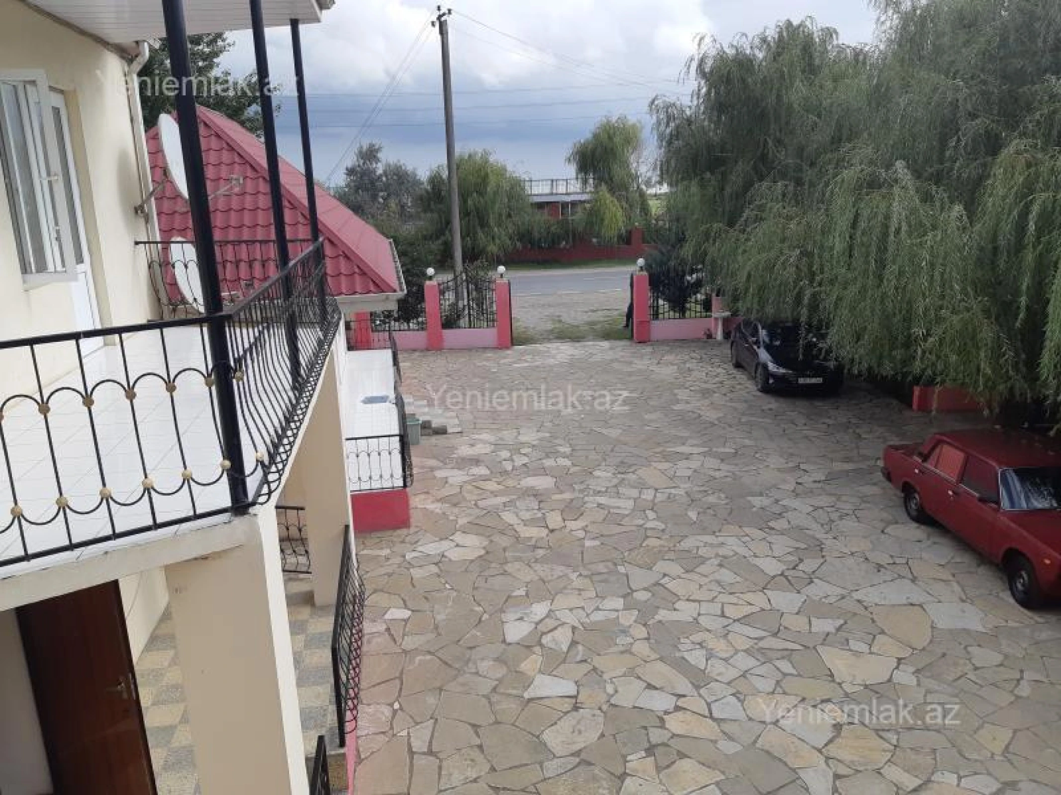 Satılır 15 otaqlı obyekt 1040 m²