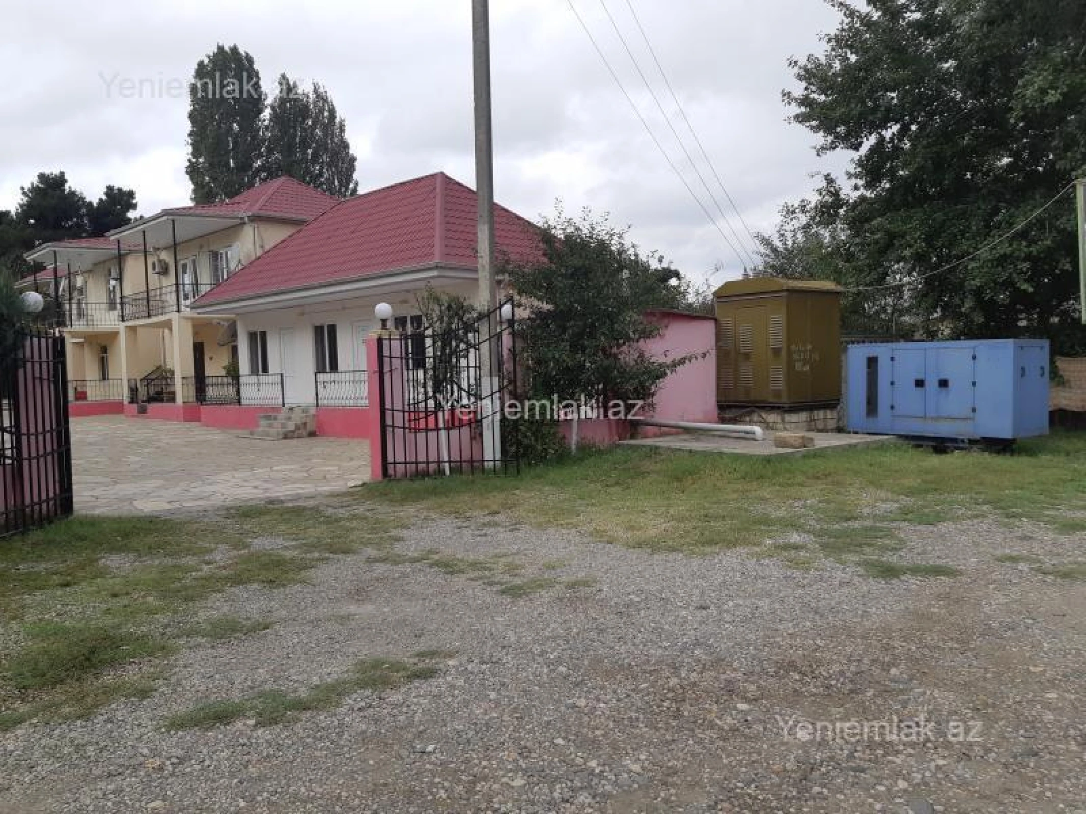 Satılır 15 otaqlı obyekt 1040 m²