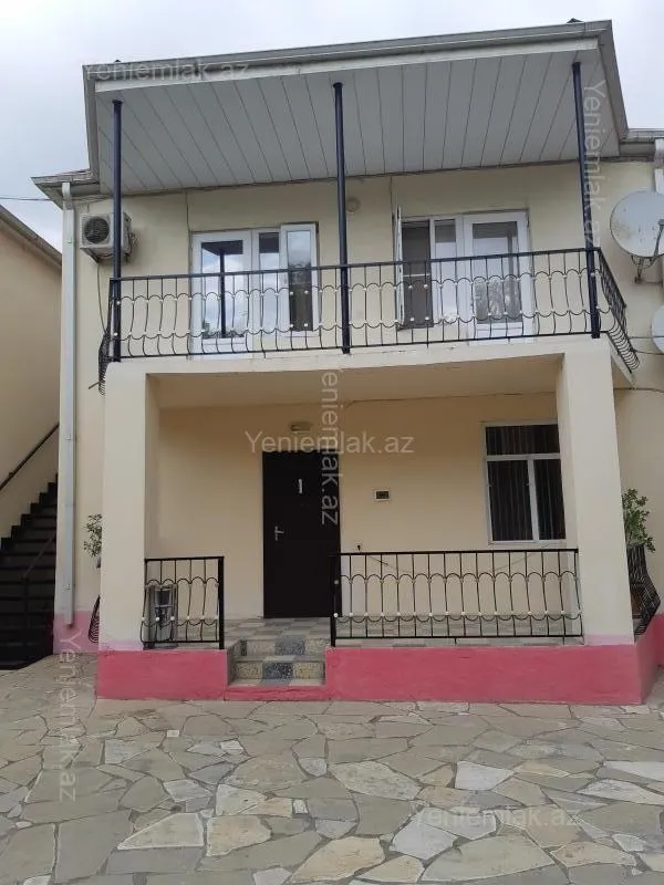 Satılır 15 otaqlı obyekt 1040 m²