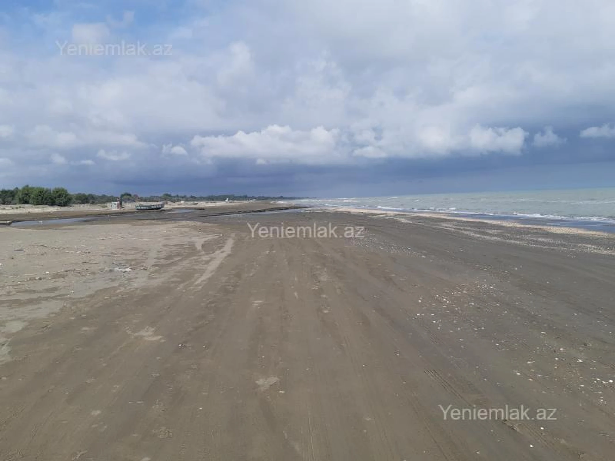 Satılır 15 otaqlı obyekt 1040 m²