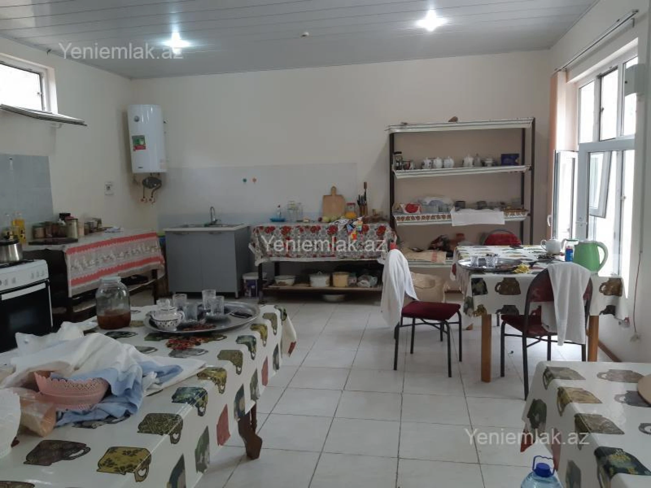 Satılır 15 otaqlı obyekt 1040 m²