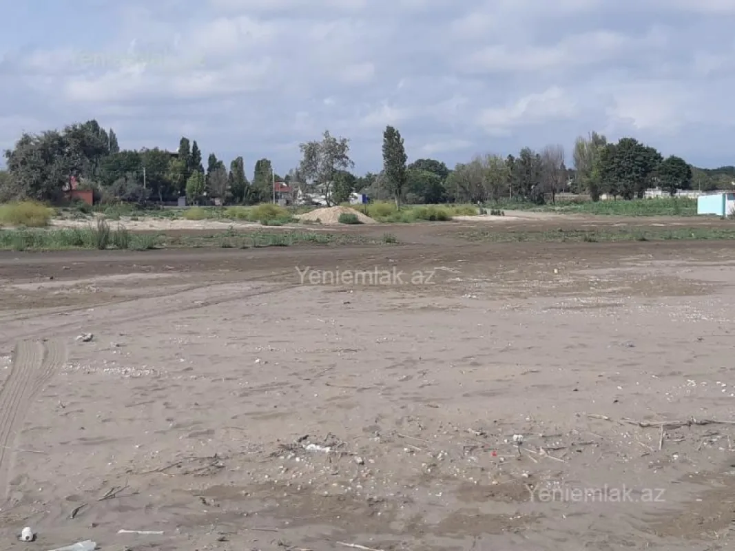 Satılır 15 otaqlı obyekt 1040 m²