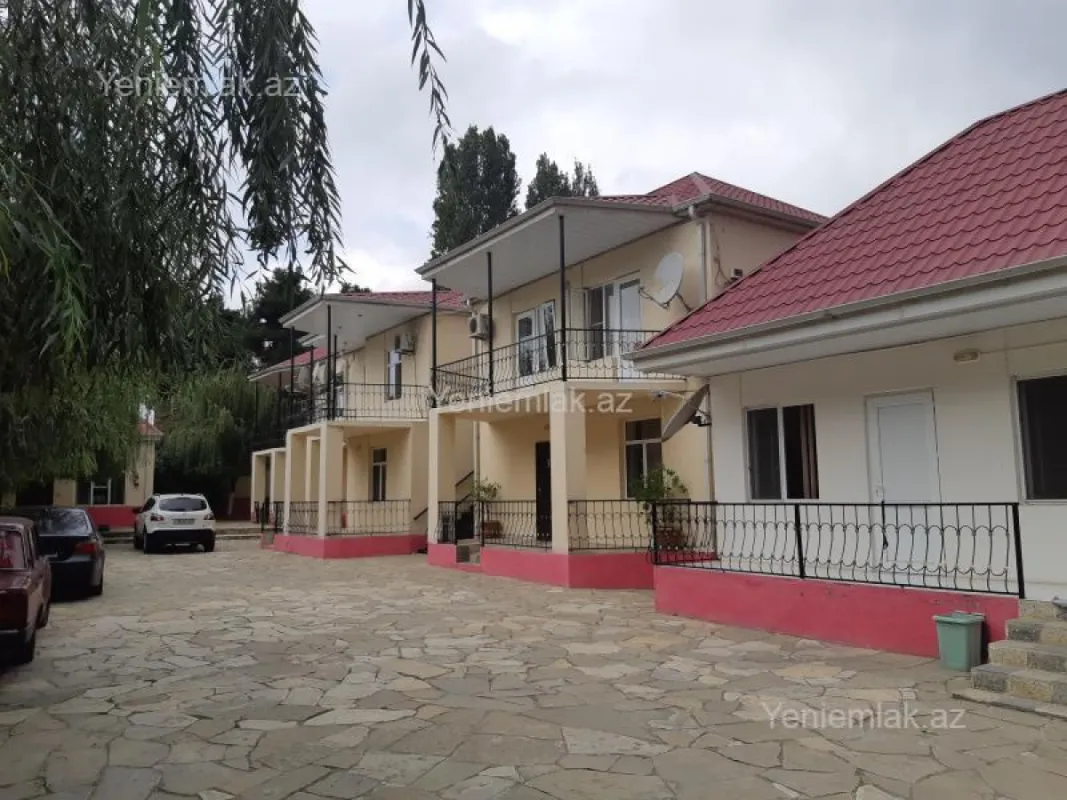 Satılır 15 otaqlı obyekt 1040 m²