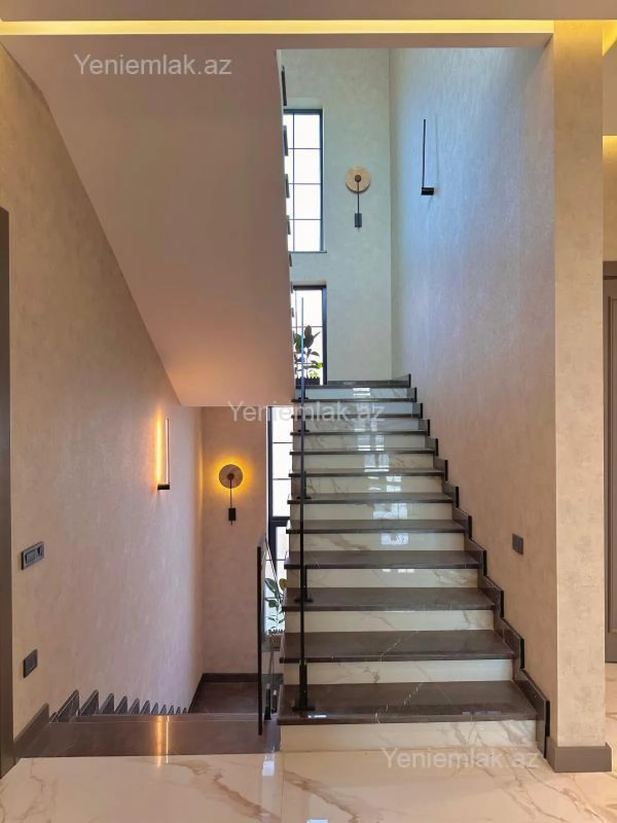 Satılır 6 otaqlı həyət evi 600 m²