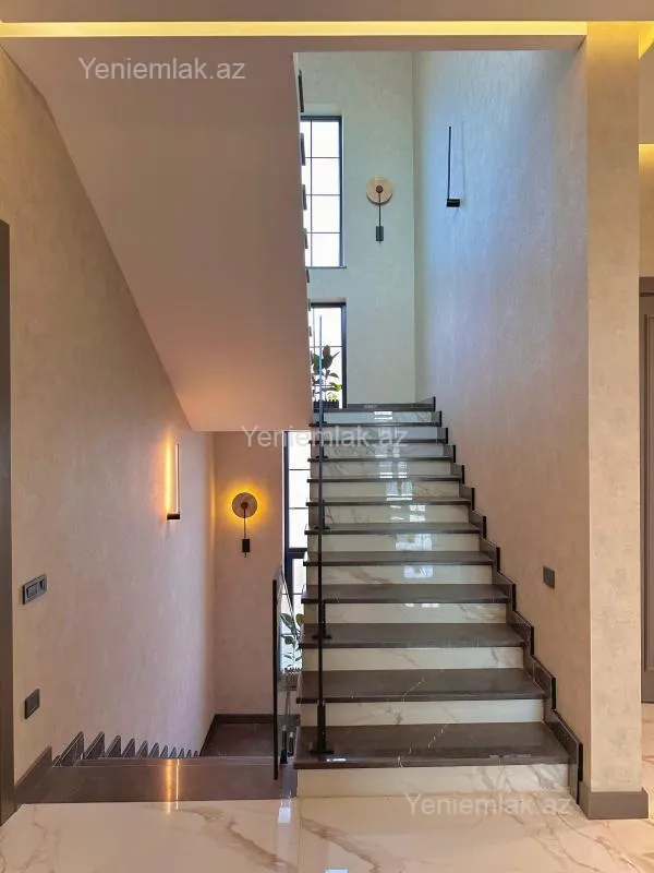 Satılır 6 otaqlı həyət evi 600 m²