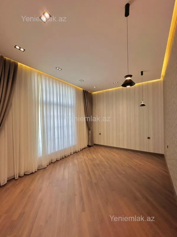 Satılır 6 otaqlı həyət evi 600 m²