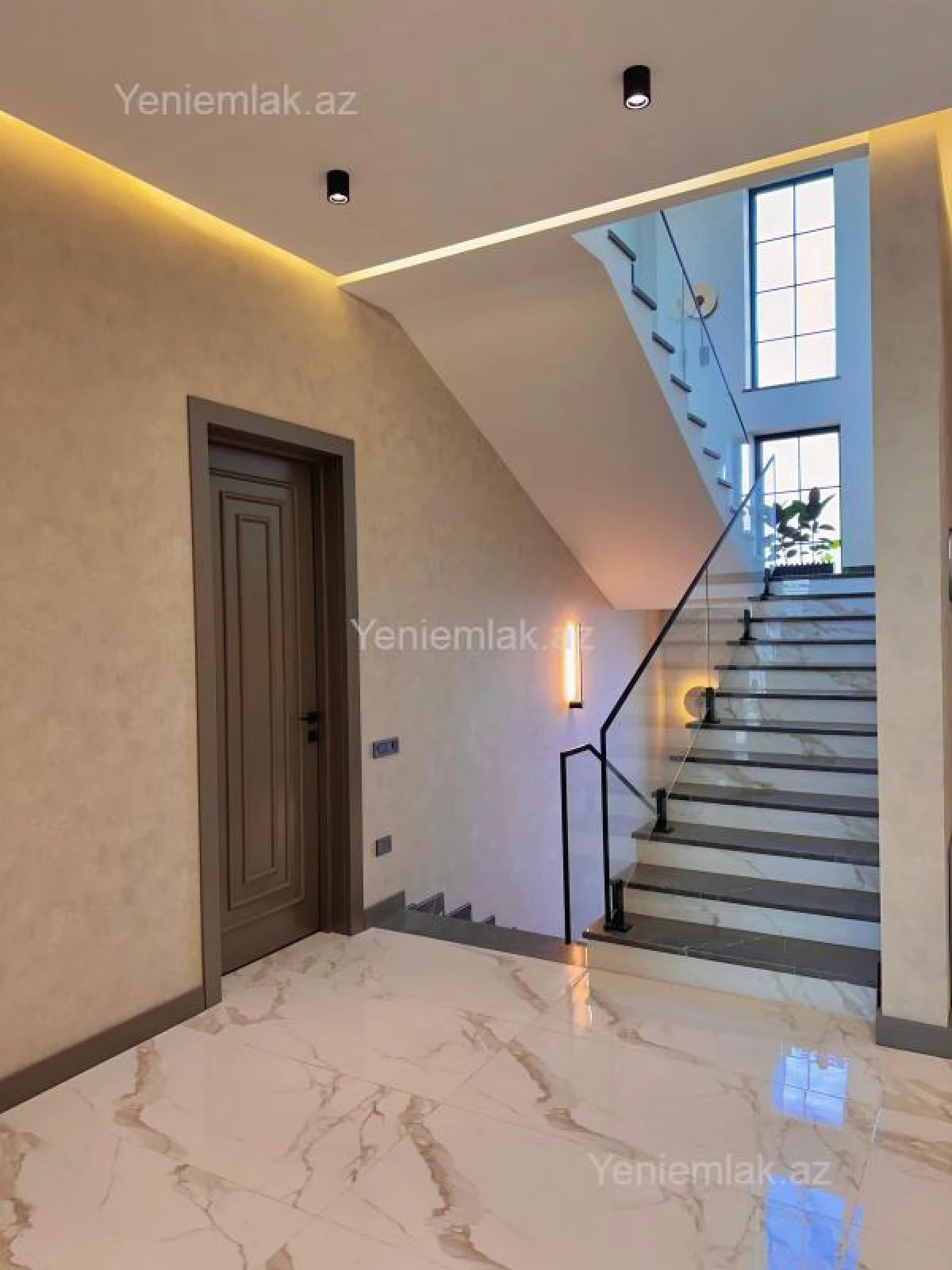 Satılır 6 otaqlı həyət evi 600 m²