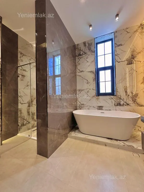 Satılır 6 otaqlı həyət evi 600 m²