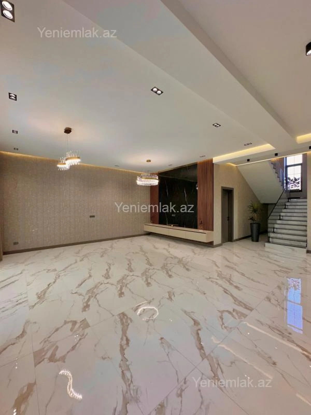 Satılır 6 otaqlı həyət evi 600 m²