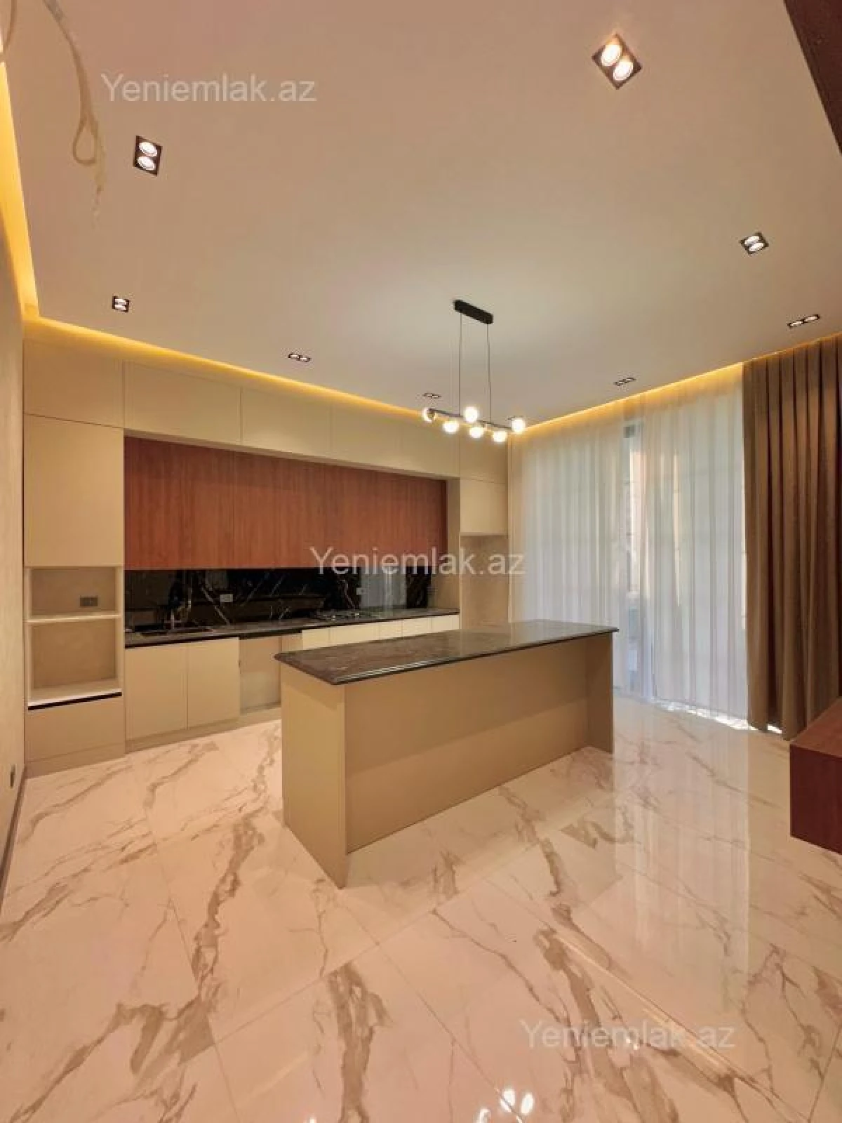 Satılır 6 otaqlı həyət evi 600 m²