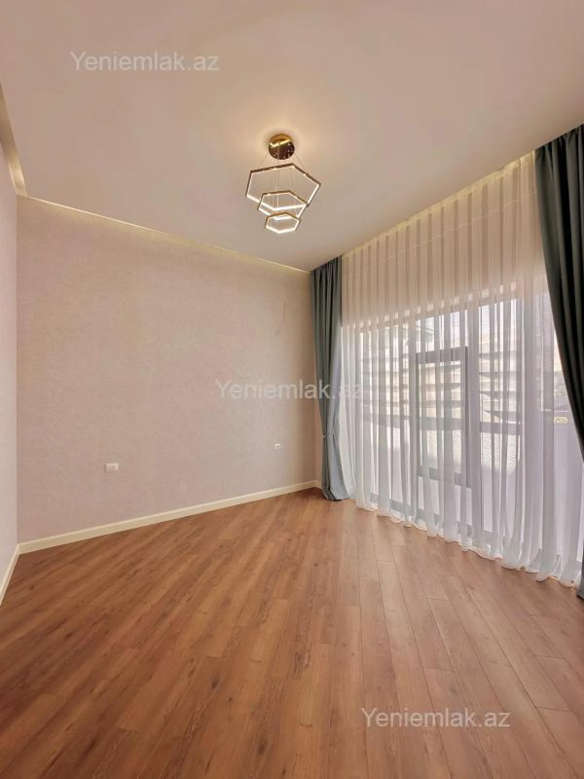 Satılır 4 otaqlı həyət evi 250 m²