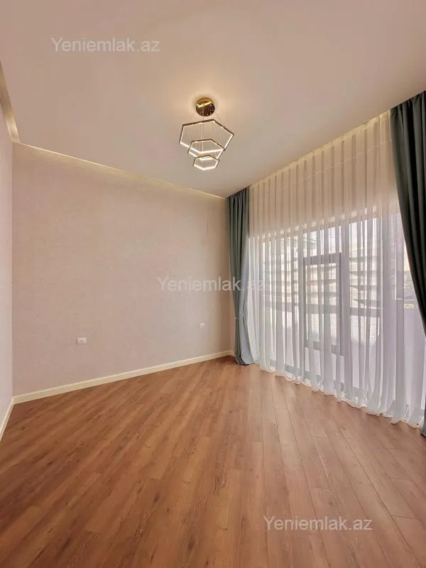 Satılır 4 otaqlı həyət evi 250 m²