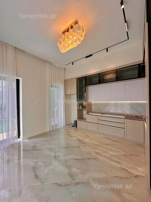 Satılır 4 otaqlı həyət evi 250 m²