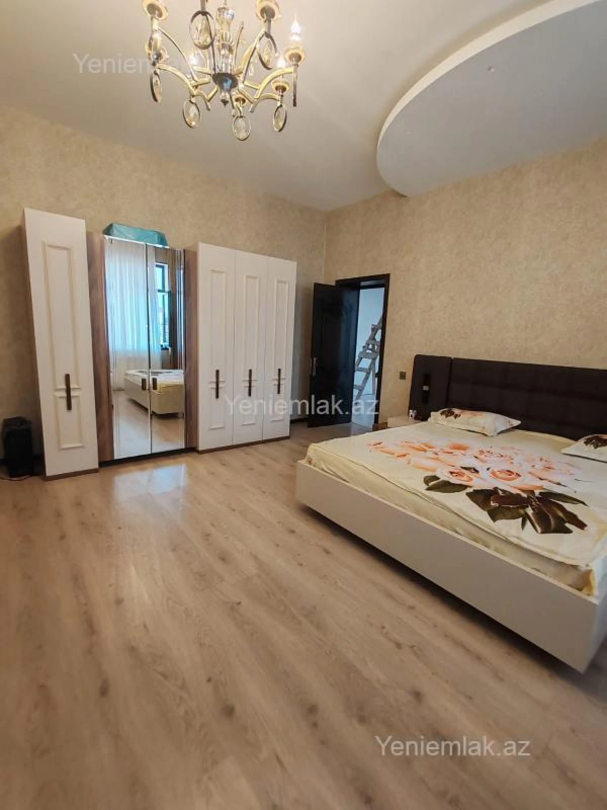 Satılır 6 otaqlı həyət evi 340 m²