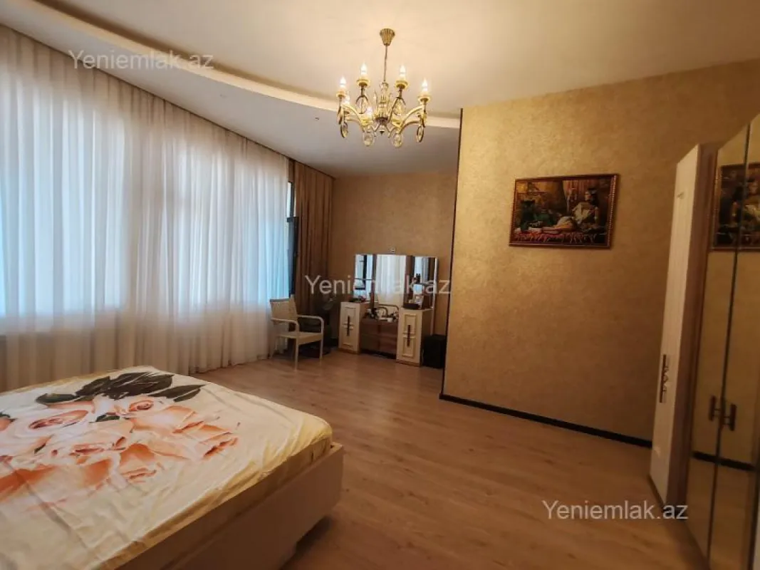 Satılır 6 otaqlı həyət evi 340 m²