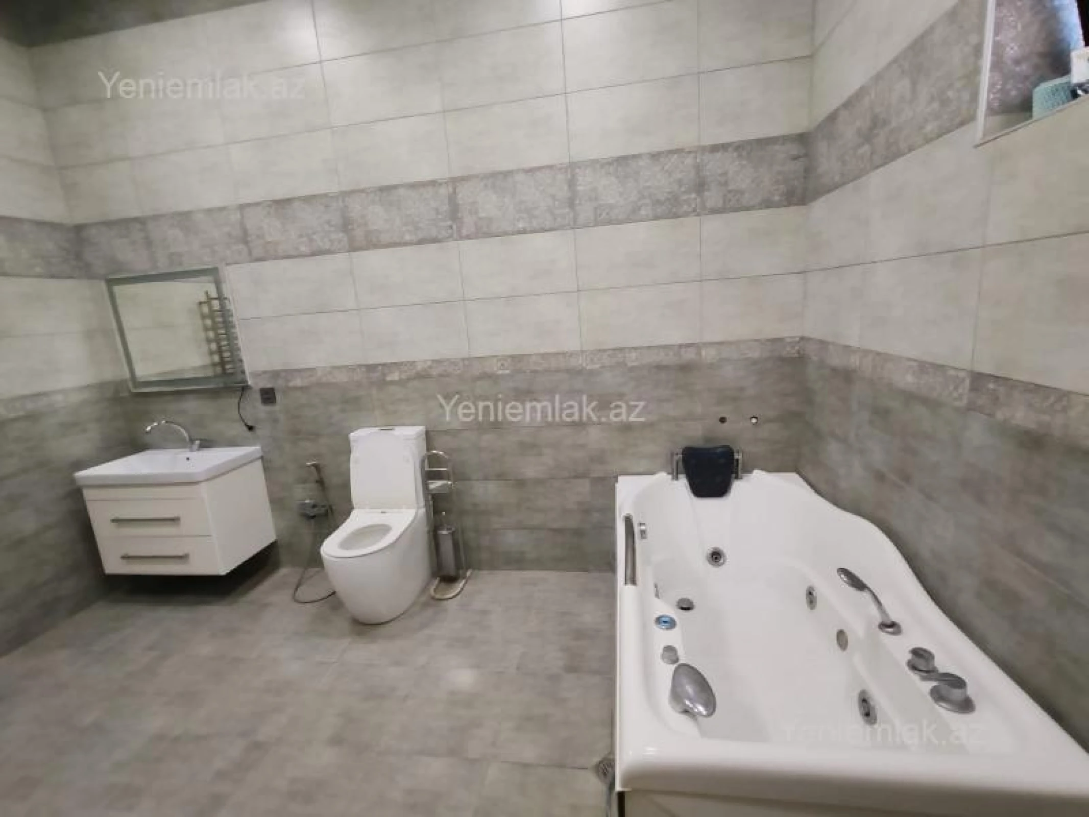 Satılır 6 otaqlı həyət evi 340 m²