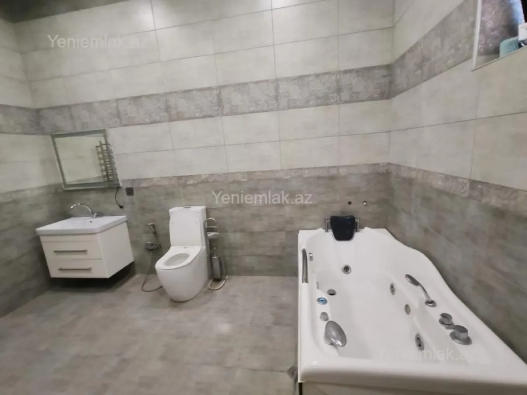 Satılır 6 otaqlı həyət evi 340 m²
