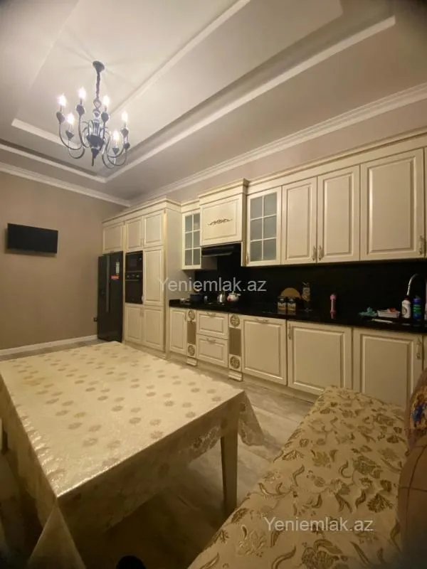 Satılır 6 otaqlı həyət evi 340 m²