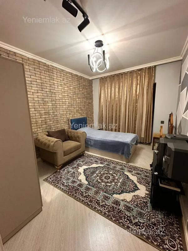 Satılır 5 otaqlı köhnə tikili 130 m²