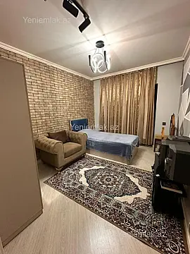 Satılır 5 otaqlı köhnə tikili 130 m²