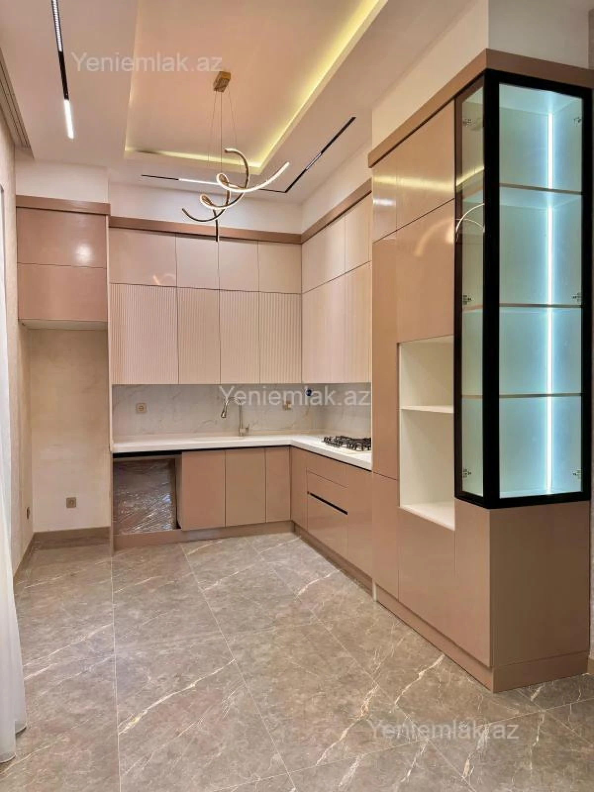 Satılır 5 otaqlı həyət evi 200 m²