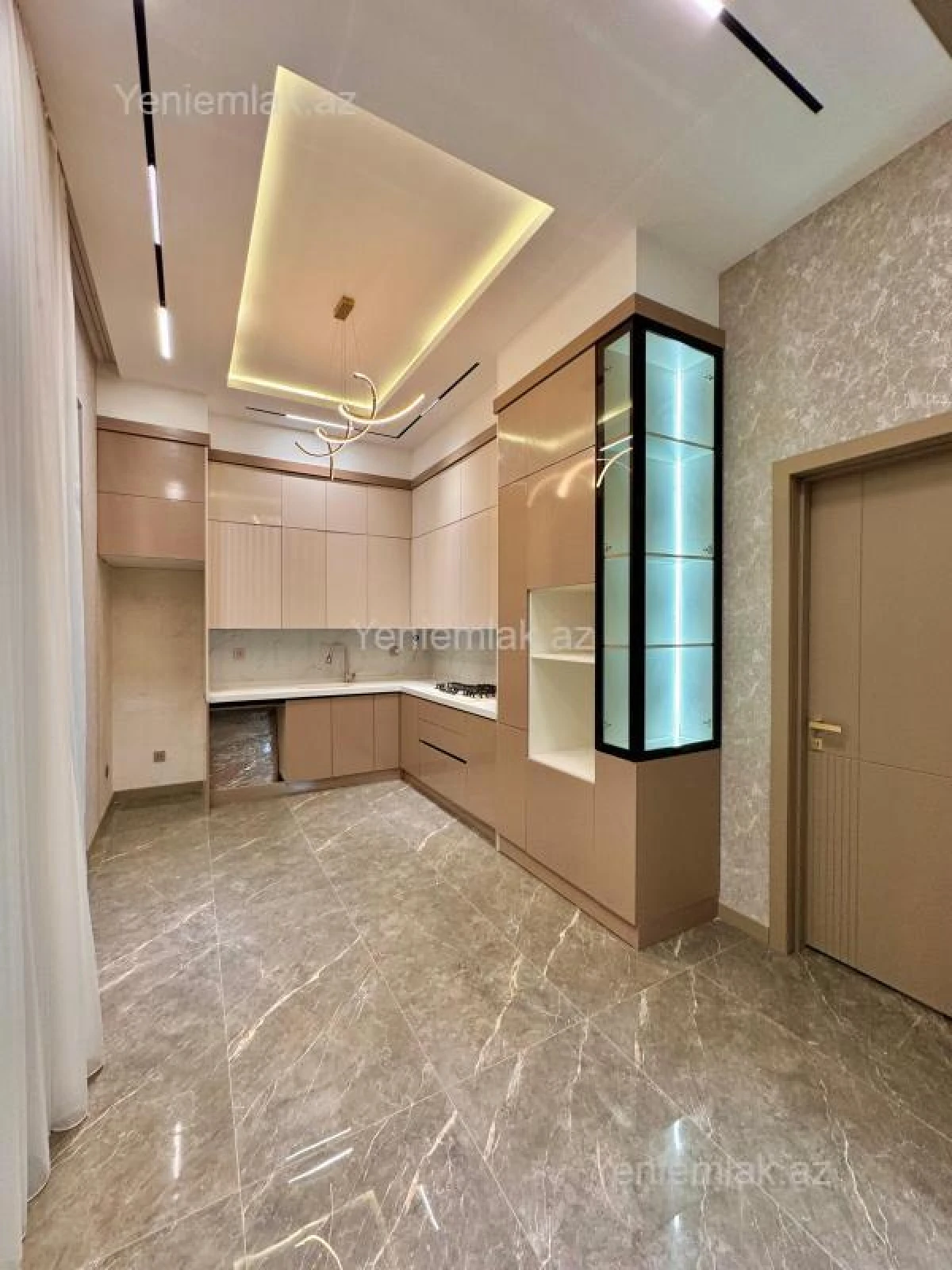 Satılır 5 otaqlı həyət evi 200 m²