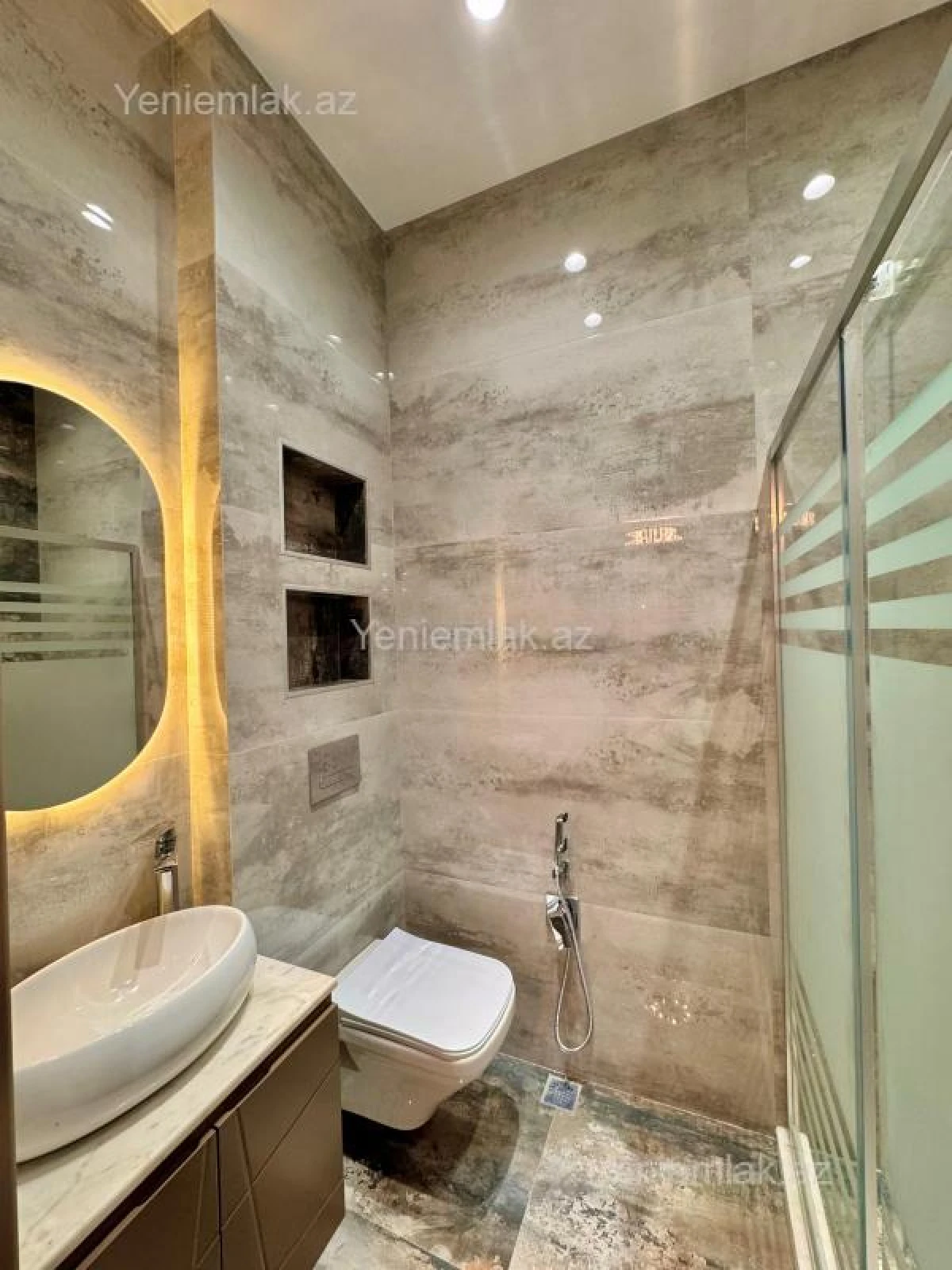 Satılır 5 otaqlı həyət evi 200 m²