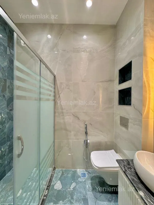 Satılır 5 otaqlı həyət evi 200 m²