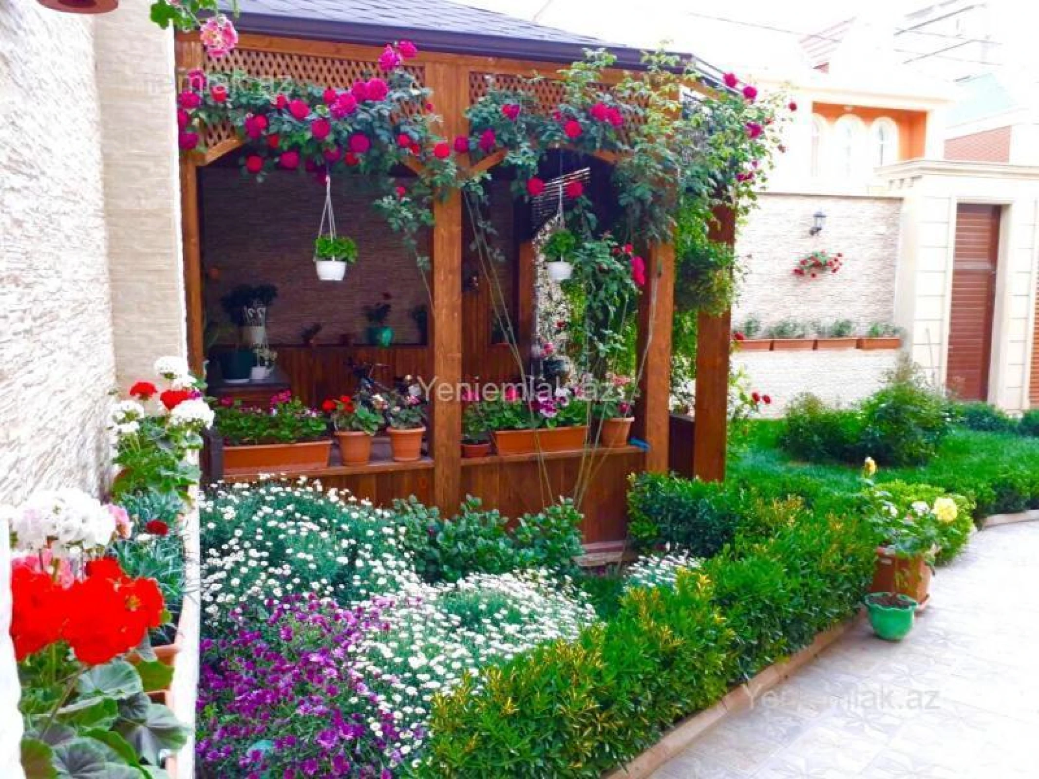 Satılır 7 otaqlı həyət evi 672 m²