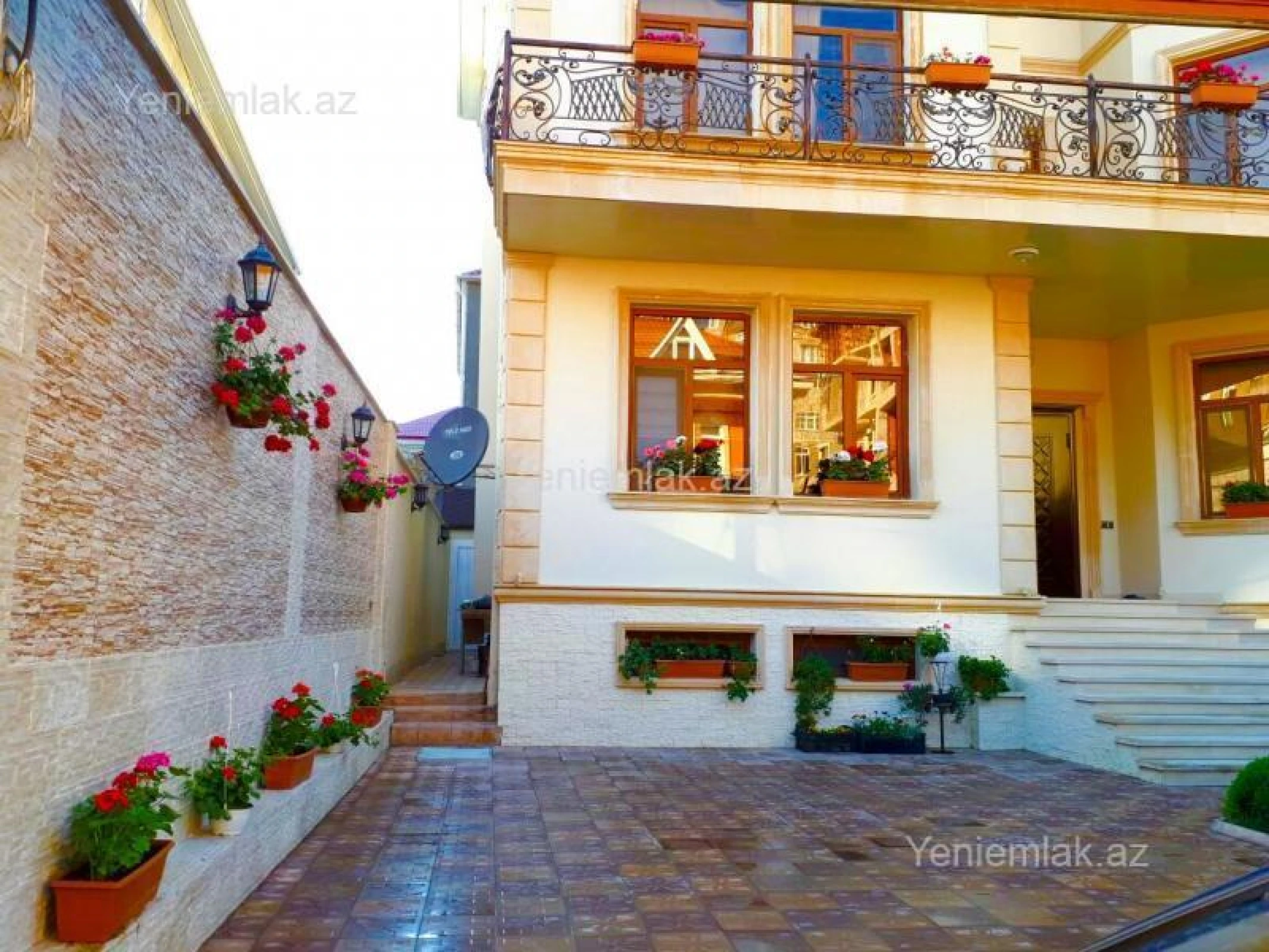 Satılır 7 otaqlı həyət evi 672 m²