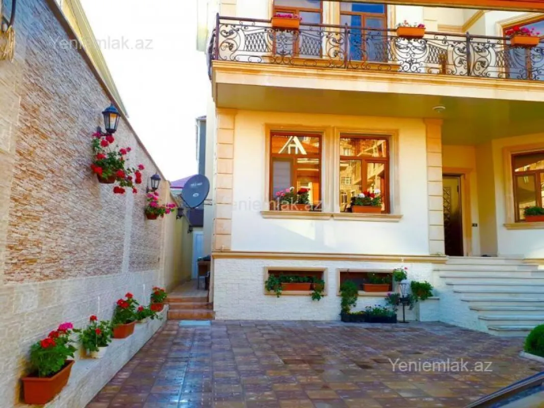 Satılır 7 otaqlı həyət evi 672 m²