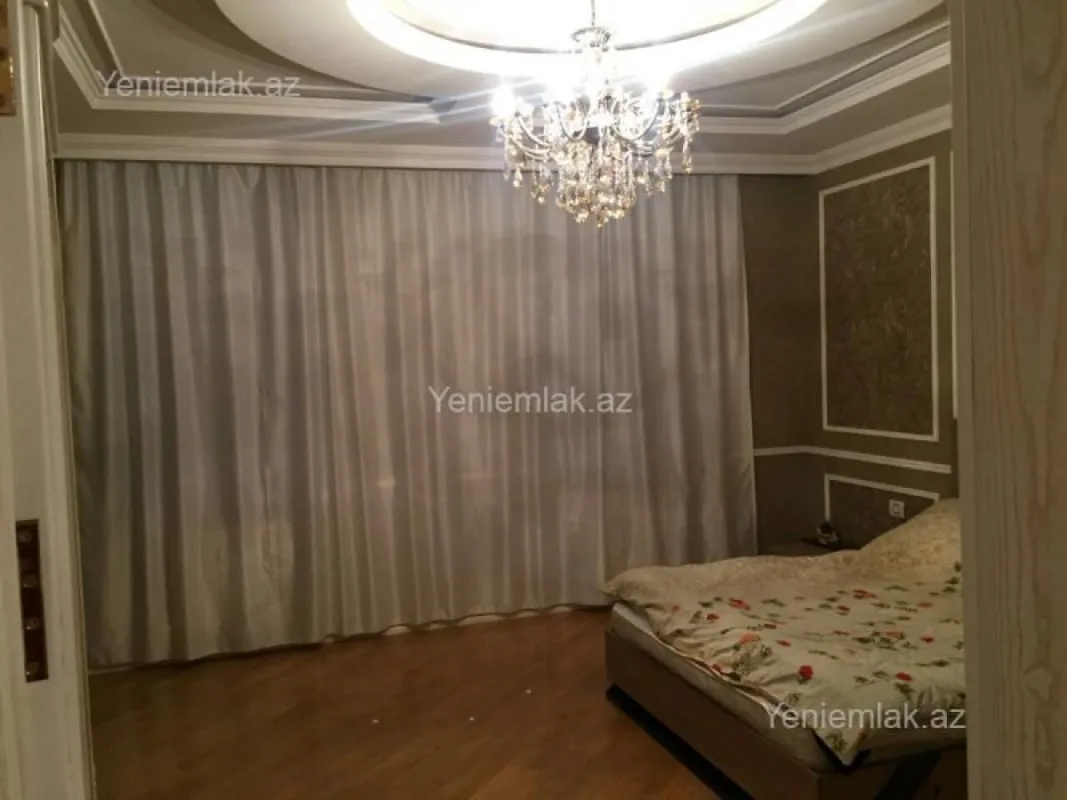 Satılır 7 otaqlı həyət evi 672 m²