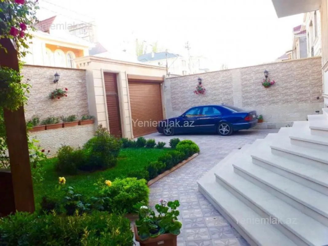 Satılır 7 otaqlı həyət evi 672 m²