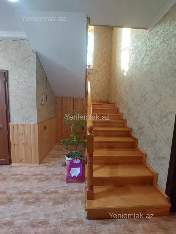 Satılır 6 otaqlı həyət evi 190 m²