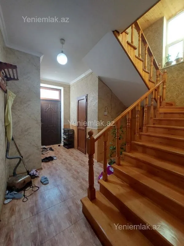 Satılır 6 otaqlı həyət evi 190 m²