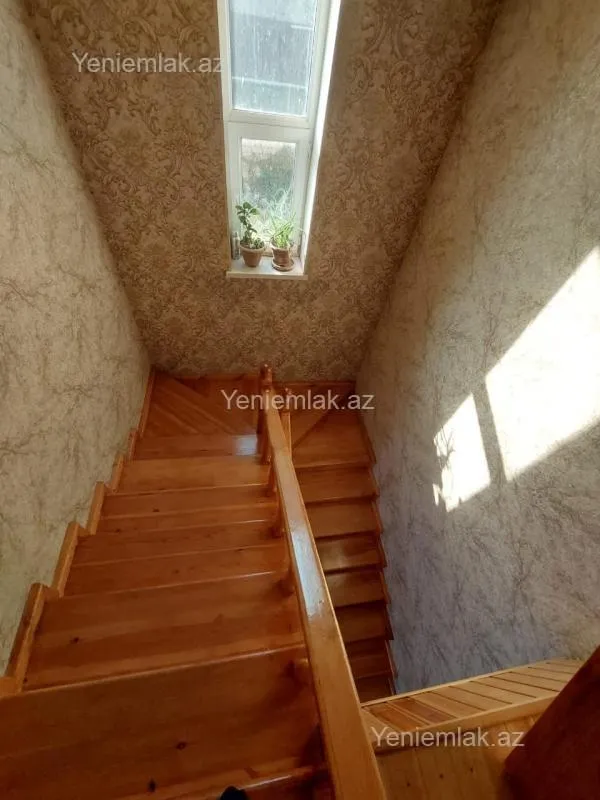 Satılır 6 otaqlı həyət evi 190 m²