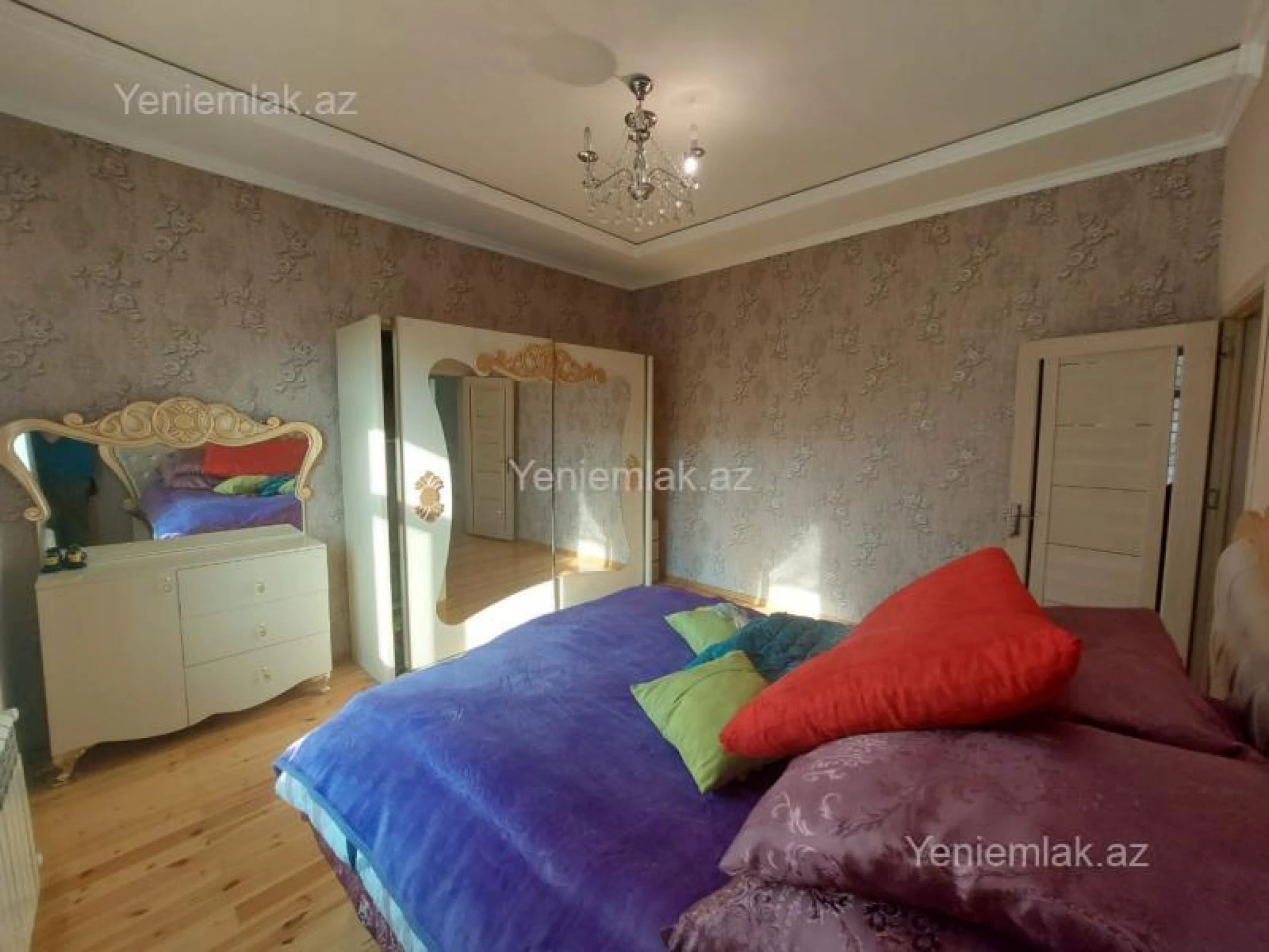 Satılır 6 otaqlı həyət evi 190 m²