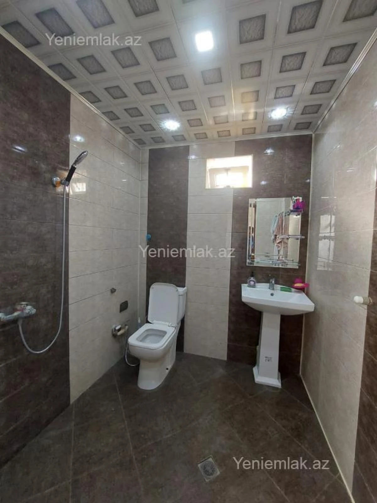 Satılır 6 otaqlı həyət evi 190 m²