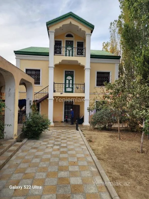 Satılır 7 otaqlı həyət evi 200 m²