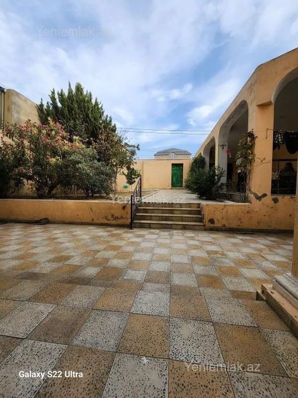 Satılır 7 otaqlı həyət evi 200 m²