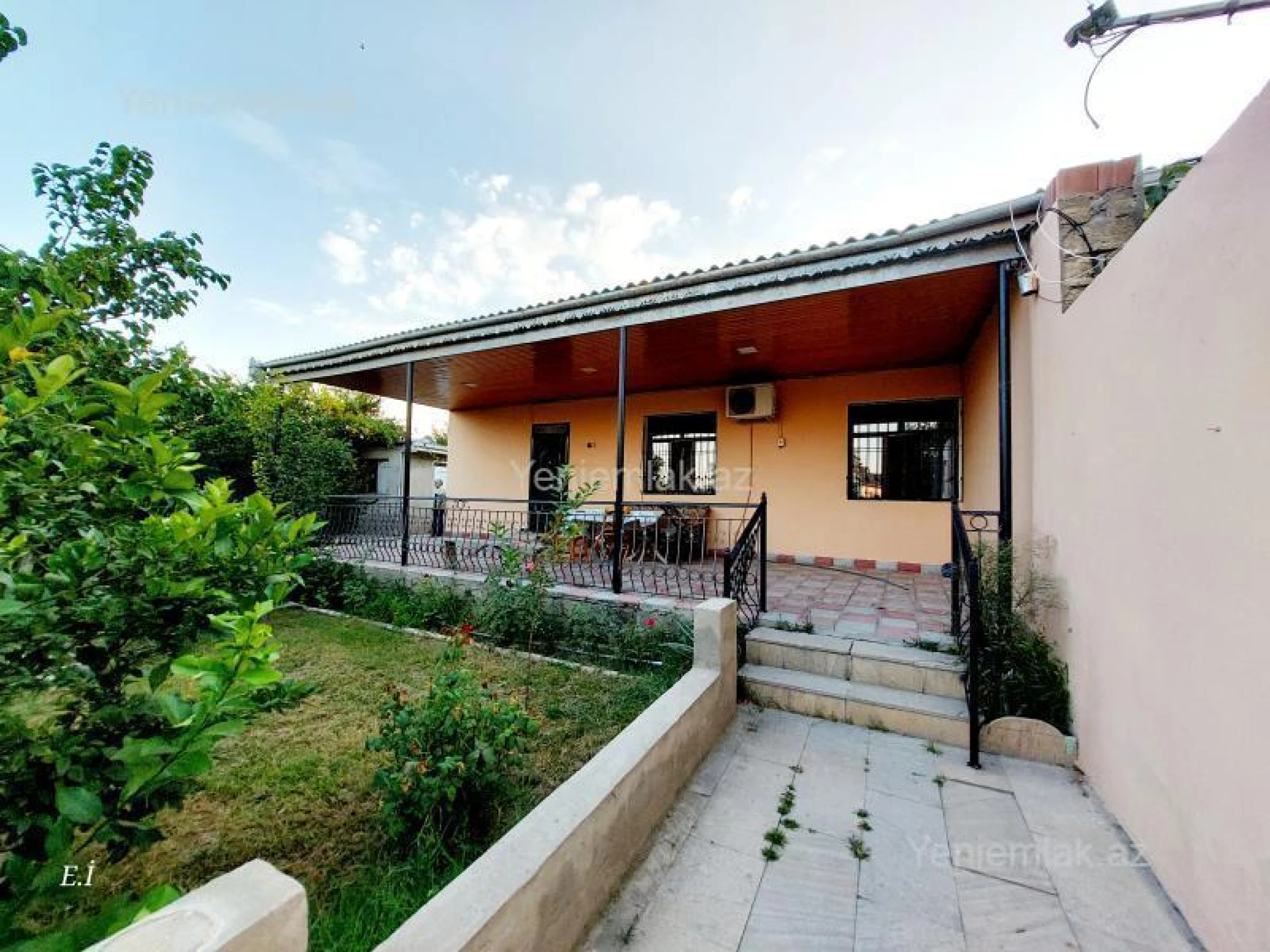 Satılır 3 otaqlı həyət evi 100 m²