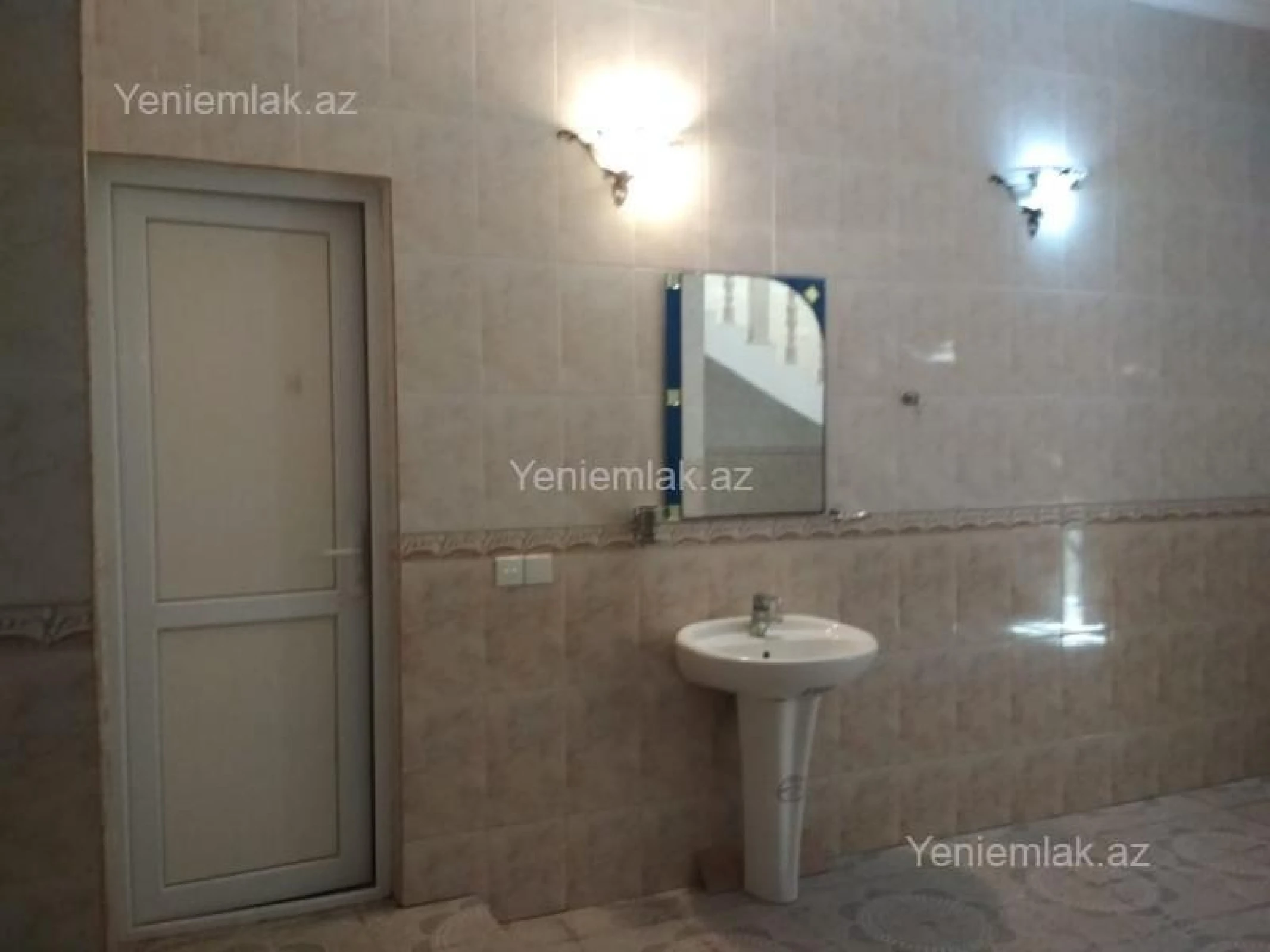 Satılır 12 otaqlı həyət evi 622 m²