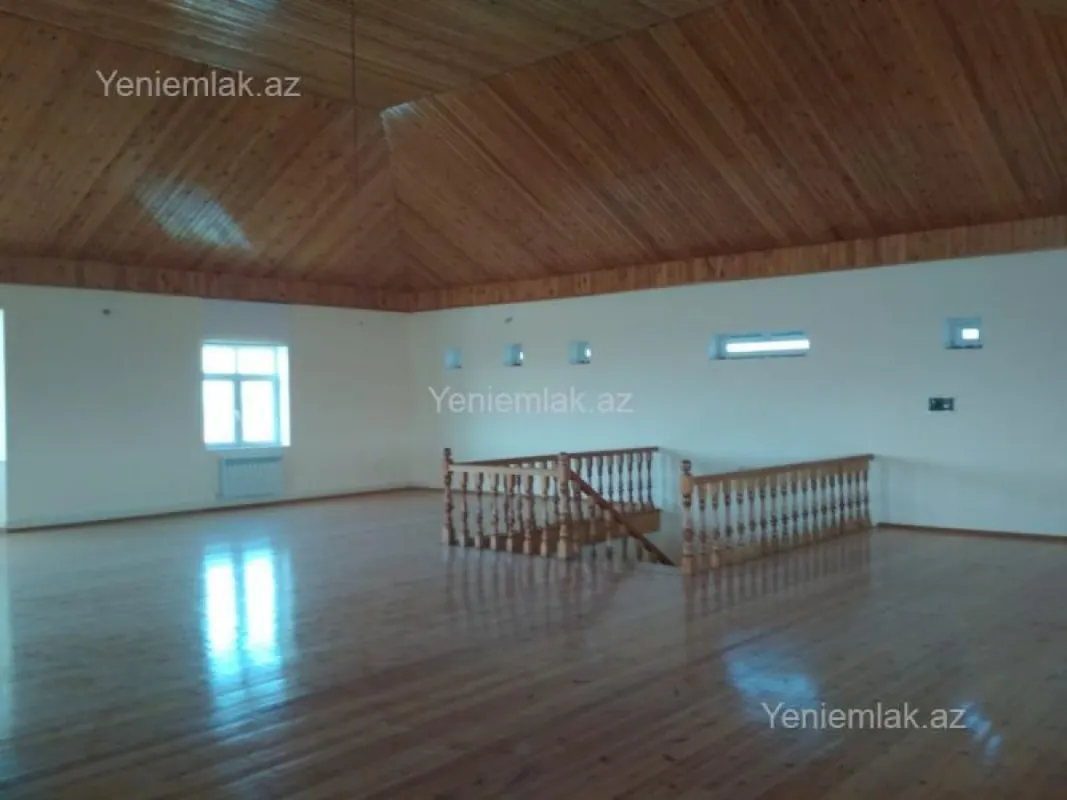 Satılır 12 otaqlı həyət evi 622 m²