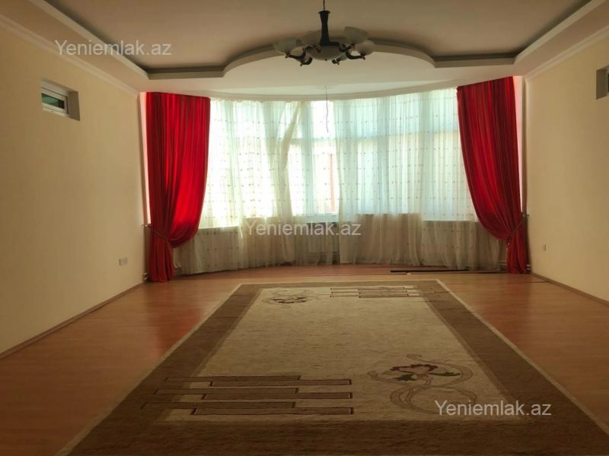 Satılır 12 otaqlı həyət evi 622 m²
