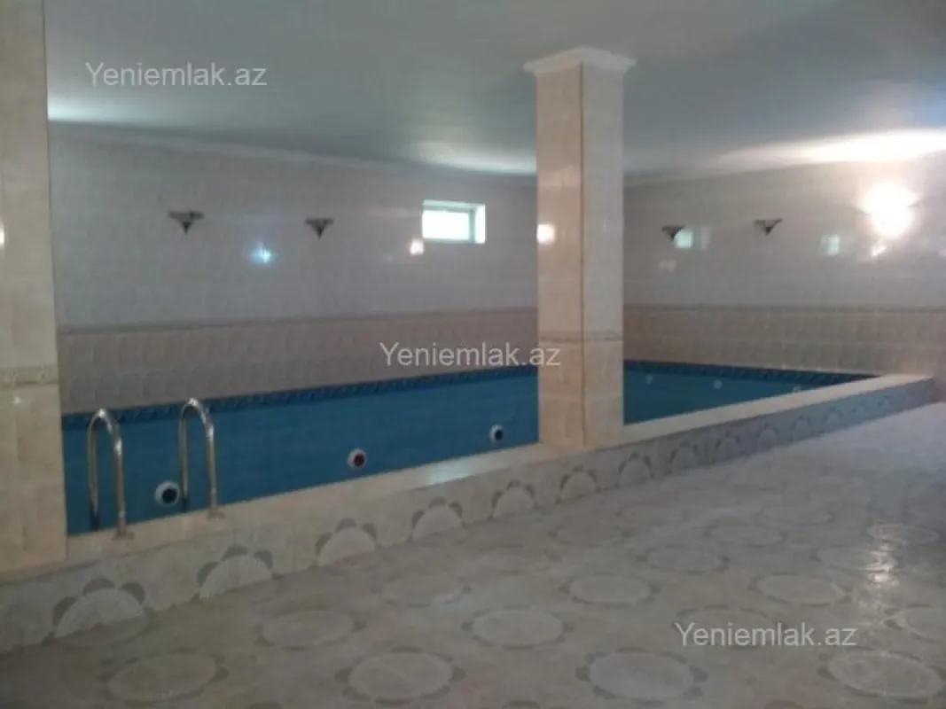 Satılır 12 otaqlı həyət evi 622 m²