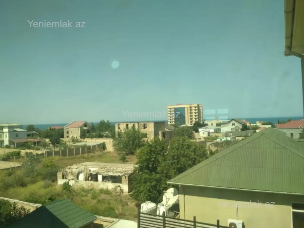 Satılır 12 otaqlı həyət evi 622 m²