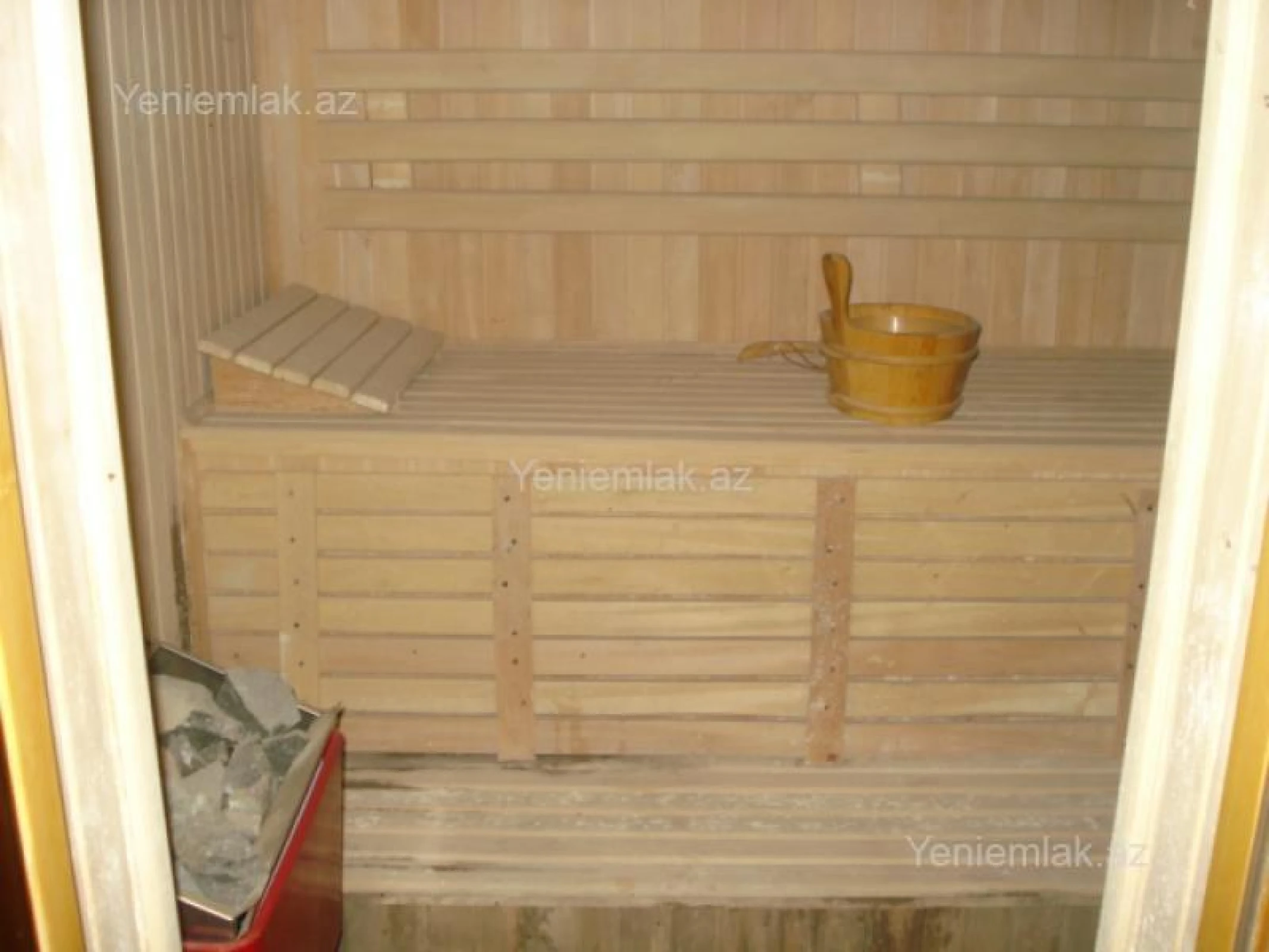 Satılır 12 otaqlı həyət evi 622 m²