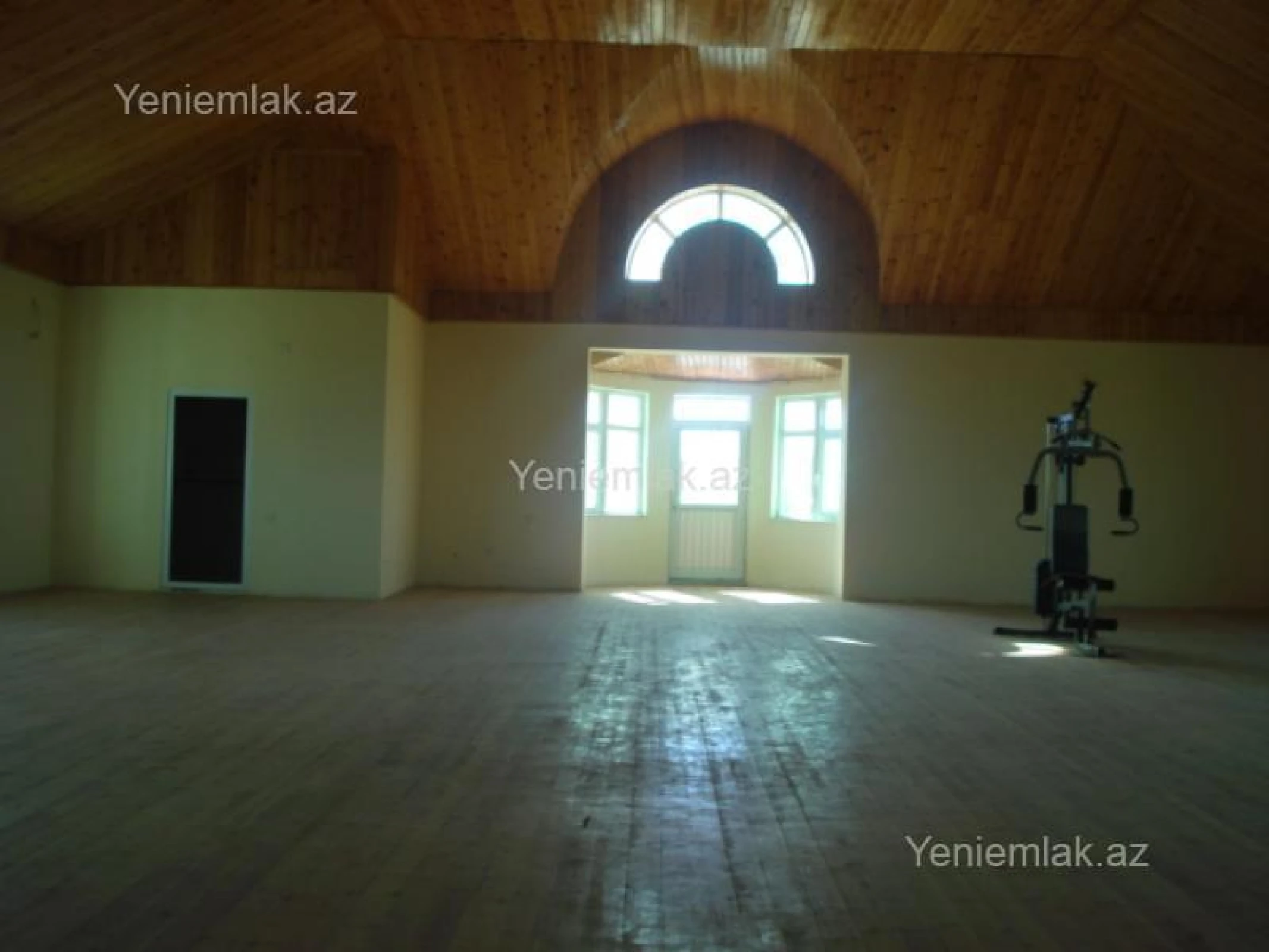 Satılır 12 otaqlı həyət evi 622 m²